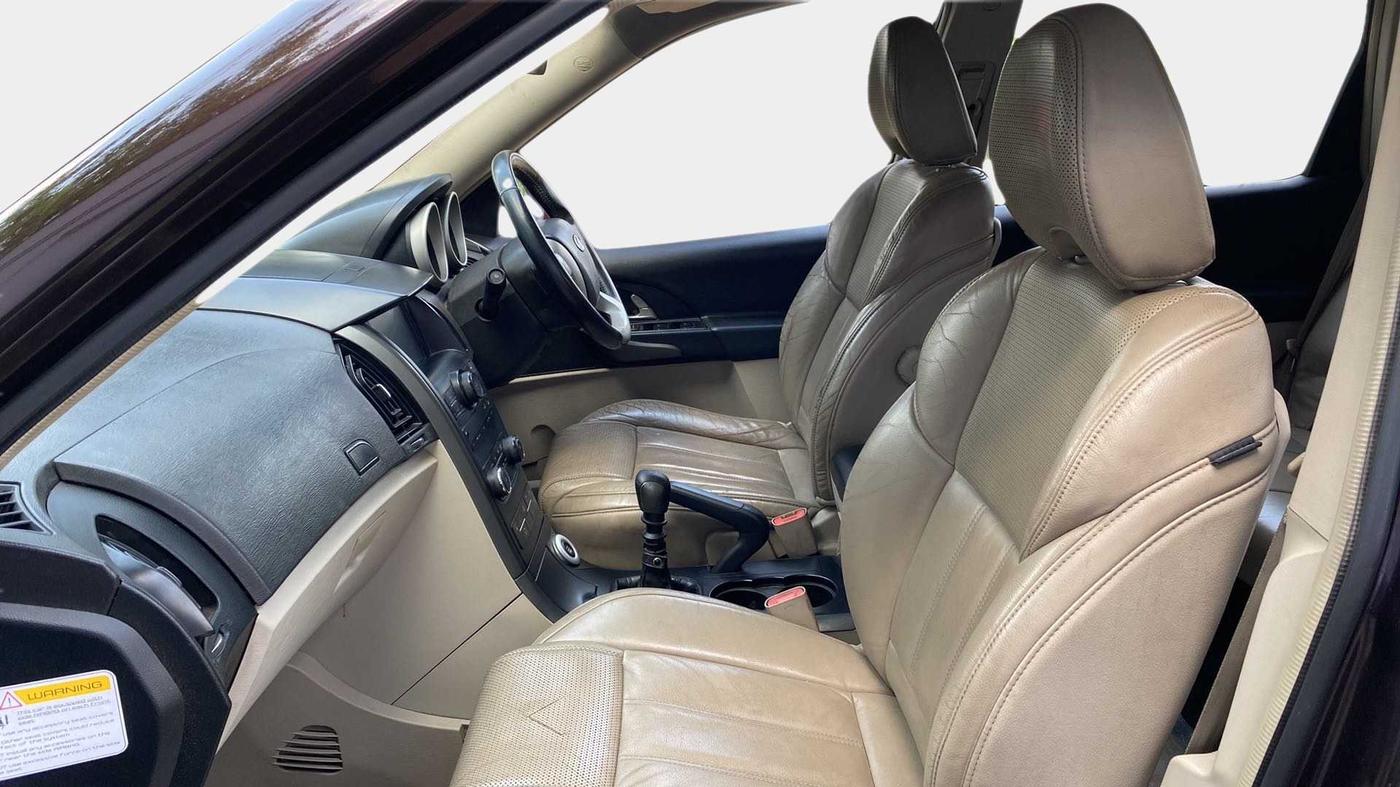 2015 Mahindra XUV500 W10, Diesel, Manual, 86,741 km, Right Side Front Door Cabin