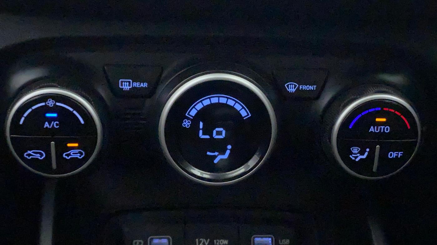 2021 Hyundai VENUE SX 1.0 TURBO, Petrol, Manual, 39,165 km, Automatic Climate Control