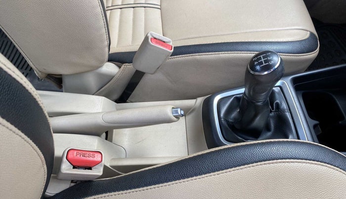 2017 Maruti Dzire VXI, Petrol, Manual, 70,166 km, Gear Lever