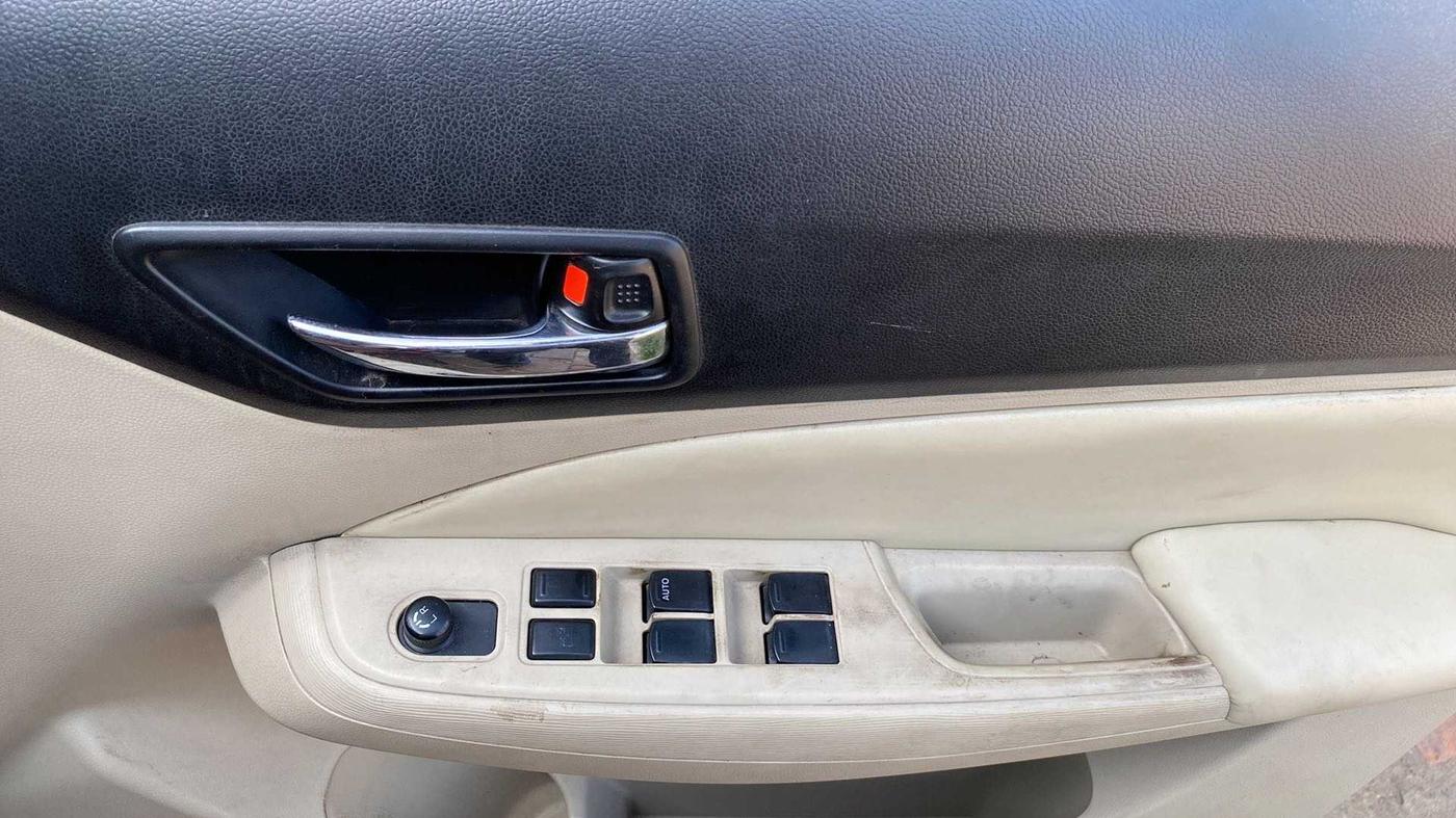 2017 Maruti Dzire VXI, Petrol, Manual, 70,166 km, Driver Side Door Panels Control