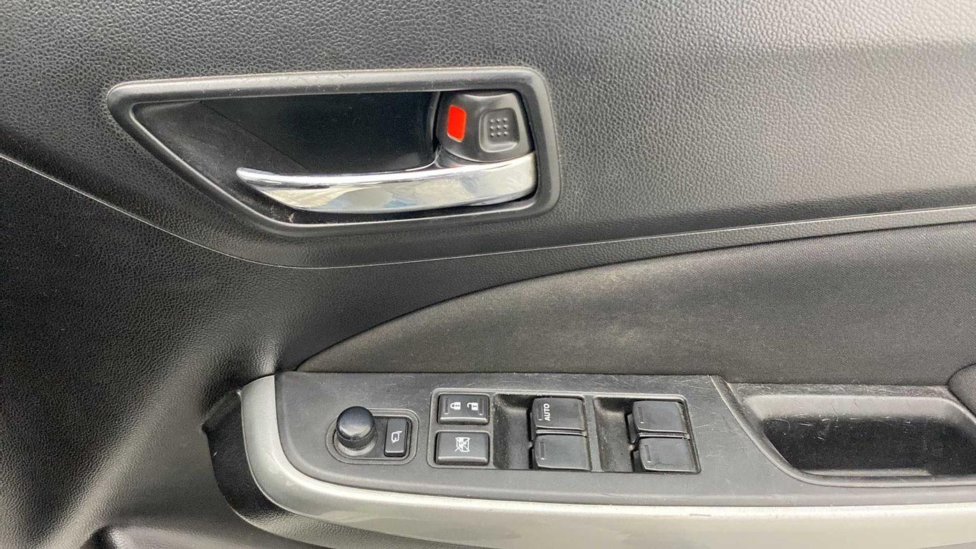 2018 Maruti Swift ZDI AMT, CNG, Automatic, 94,745 km, Driver Side Door Panels Control