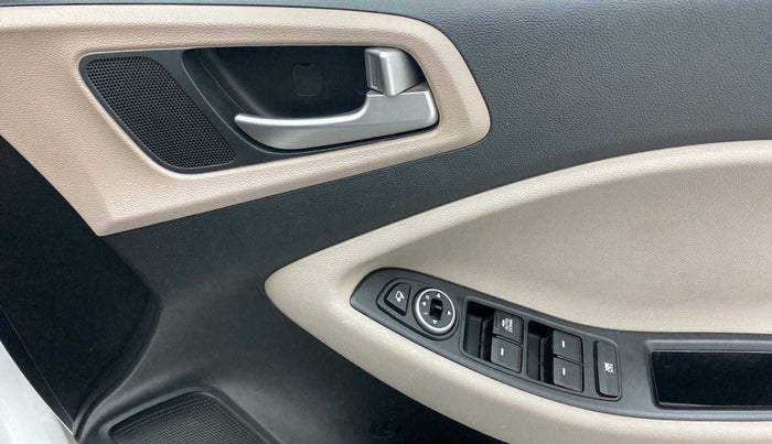2019 Hyundai Elite i20 SPORTZ PLUS 1.2, Petrol, Manual, 32,047 km, Driver Side Door Panels Control