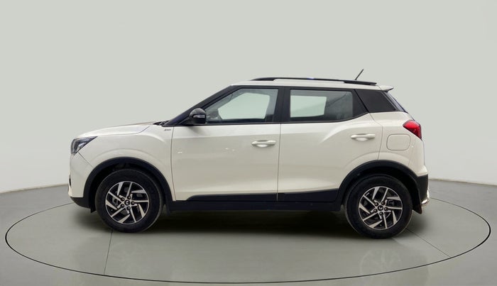 2023 Mahindra XUV300 W8 (O) 1.2 PETROL, Petrol, Manual, 12,497 km, Left Side