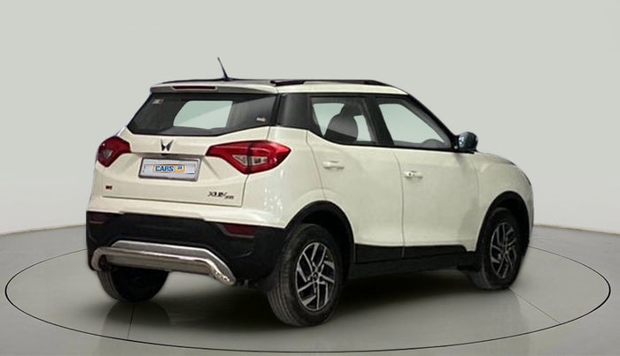 2023 Mahindra XUV300 W8 (O) 1.2 PETROL, Petrol, Manual, 12,497 km, Right Back Diagonal