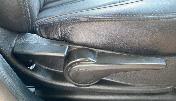 2018 Tata Tiago XZA PETROL, Petrol, Automatic, 55,072 km, Driver Side Adjustment Panel