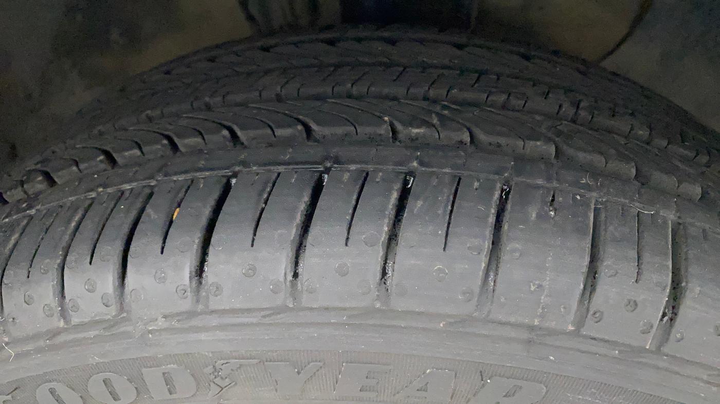 2014 Hyundai Elite i20 ASTA 1.2, Petrol, Manual, 86,362 km, Right Front Tyre Tread