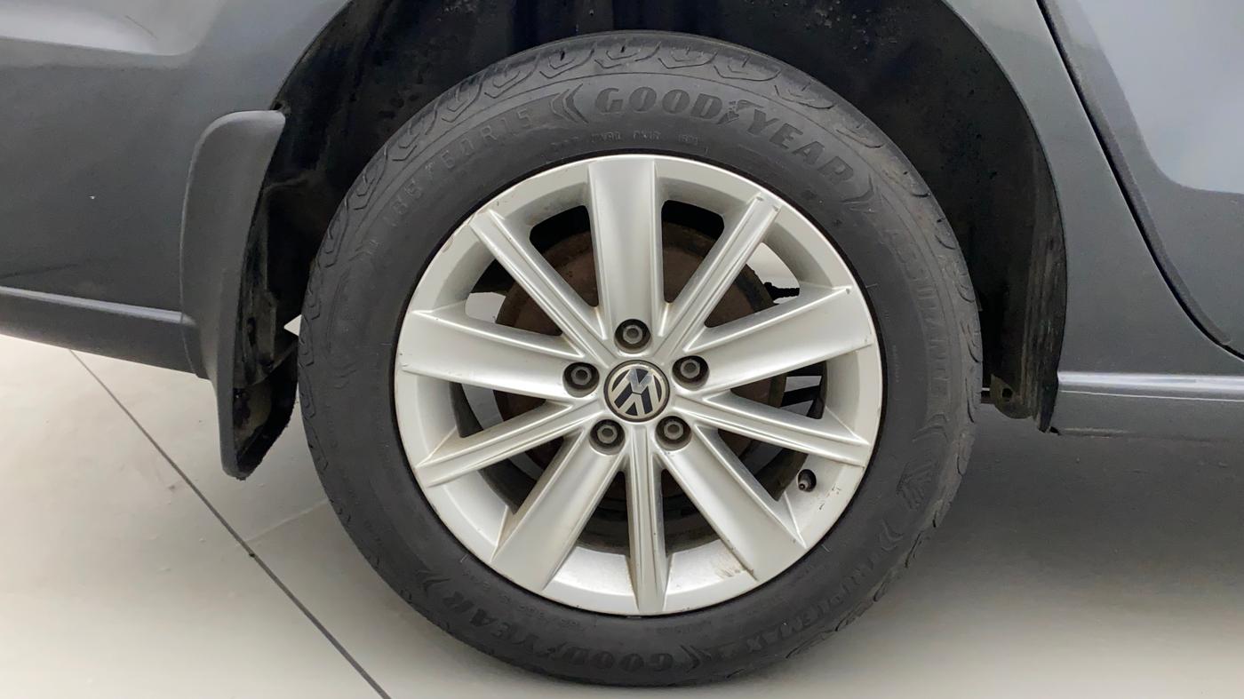 2016 Volkswagen Vento HIGHLINE 1.6 MPI, Petrol, Manual, 90,514 km, Right Rear Wheel