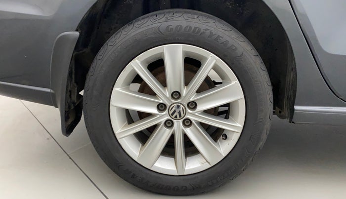 2016 Volkswagen Vento HIGHLINE 1.6 MPI, Petrol, Manual, 90,514 km, Right Rear Wheel