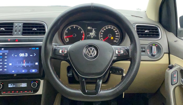 2016 Volkswagen Vento HIGHLINE 1.6 MPI, Petrol, Manual, 90,514 km, Steering Wheel Close Up