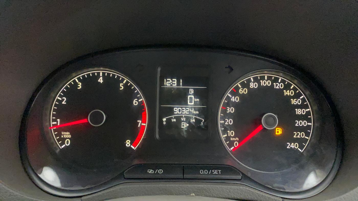 2016 Volkswagen Vento HIGHLINE 1.6 MPI, Petrol, Manual, 90,514 km, Odometer Image