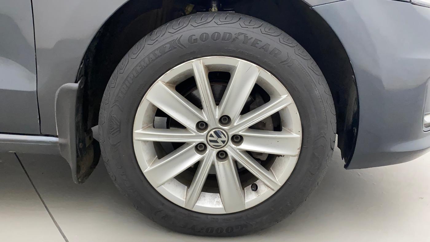 2016 Volkswagen Vento HIGHLINE 1.6 MPI, Petrol, Manual, 90,514 km, Right Front Wheel