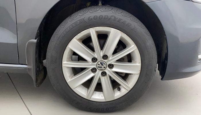 2016 Volkswagen Vento HIGHLINE 1.6 MPI, Petrol, Manual, 90,514 km, Right Front Wheel