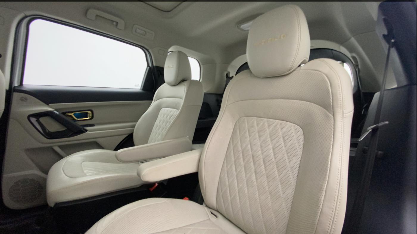 2022 Tata Safari XZA PLUS GOLD 6 S, Diesel, Automatic, 23,488 km, Right Side Rear Door Cabin