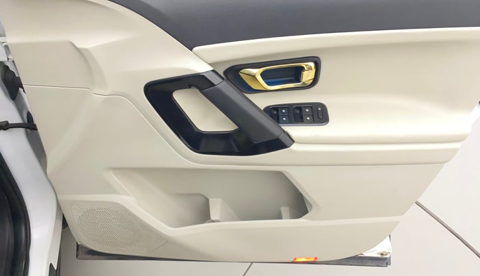 2022 Tata Safari XZA PLUS GOLD 6 S, Diesel, Automatic, 23,488 km, Driver Side Door Panels Control
