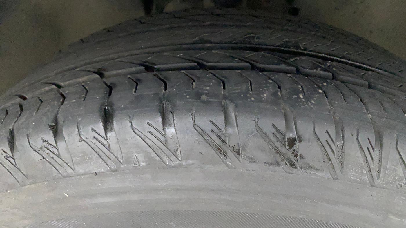 2022 Tata Safari XZA PLUS GOLD 6 S, Diesel, Automatic, 23,488 km, Right Front Tyre Tread