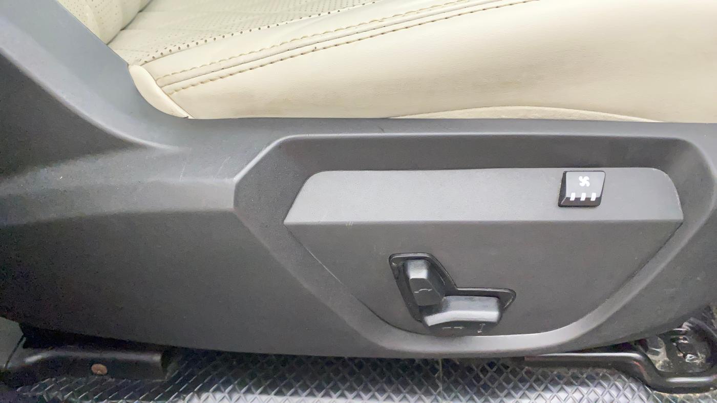 2022 Tata Safari XZA PLUS GOLD 6 S, Diesel, Automatic, 23,488 km, Driver Side Adjustment Panel