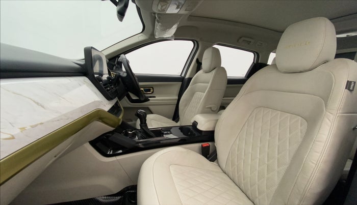 2022 Tata Safari XZA PLUS GOLD 6 S, Diesel, Automatic, 23,488 km, Right Side Front Door Cabin