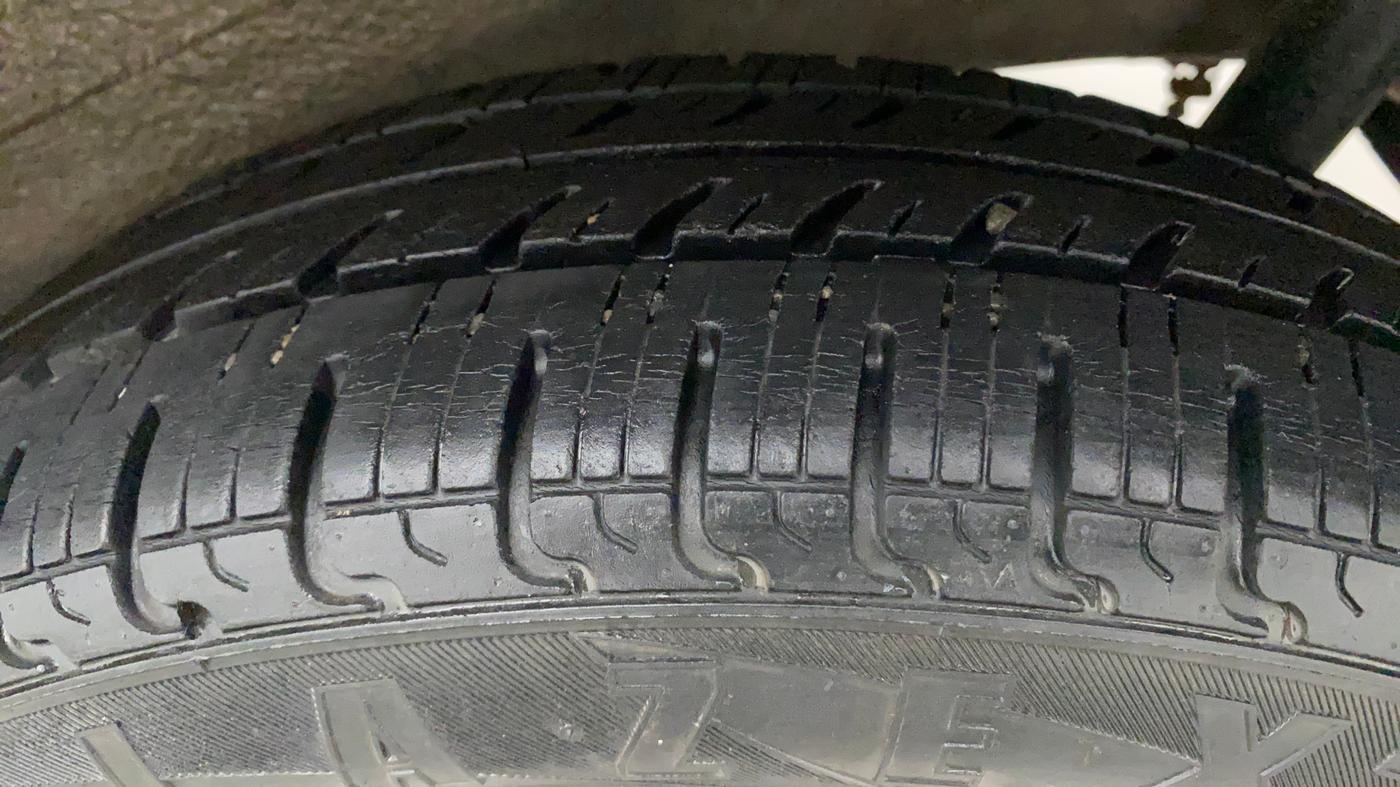 2013 Maruti Wagon R 1.0 VXI, Petrol, Manual, 1,11,586 km, Left Rear Tyre Tread