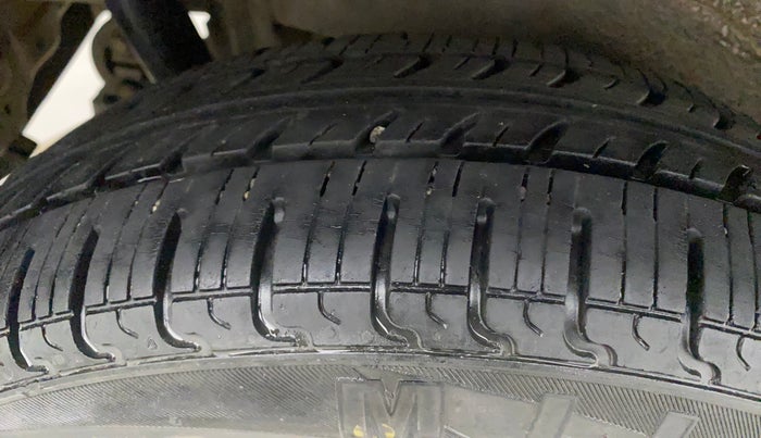 2013 Maruti Wagon R 1.0 VXI, Petrol, Manual, 1,11,586 km, Right Rear Tyre Tread