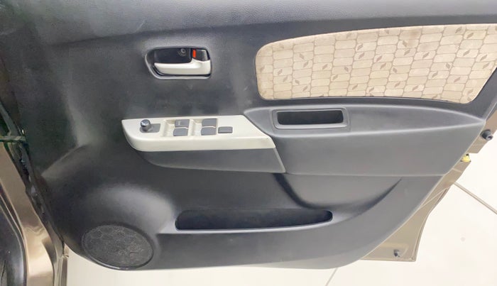 2013 Maruti Wagon R 1.0 VXI, Petrol, Manual, 1,11,586 km, Driver Side Door Panels Control