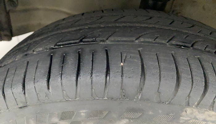 2013 Maruti Wagon R 1.0 VXI, Petrol, Manual, 1,11,586 km, Left Front Tyre Tread