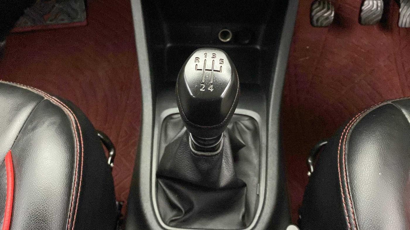 2022 Renault TRIBER RXL MT, Petrol, Manual, 31,688 km, Gear Lever