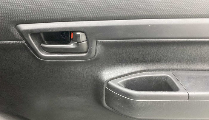 2019 Maruti S PRESSO VXI PLUS AMT, Petrol, Automatic, 27,437 km, Driver Side Door Panels Control