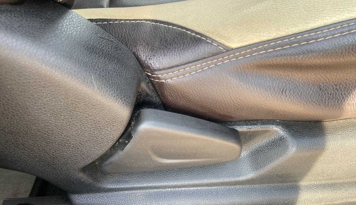 2018 Renault Kwid RXL, Petrol, Manual, 45,146 km, Driver Side Adjustment Panel