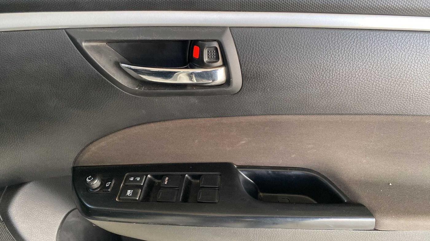 2017 Maruti Swift VXI O, Petrol, Manual, 10,824 km, Driver Side Door Panels Control