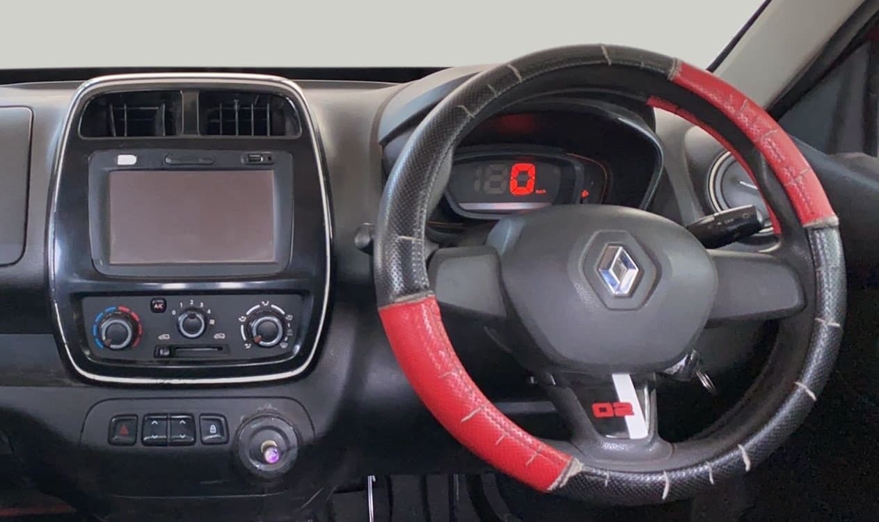 2017 Renault Kwid 1.0 RXT 02 Anniversary Edition, Petrol, Manual, 73,607 km, Steering Wheel Close Up