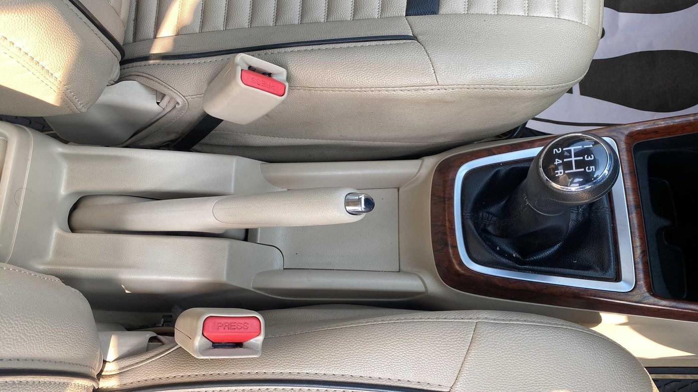 2017 Maruti Dzire VXI, Petrol, Manual, 15,103 km, Gear Lever