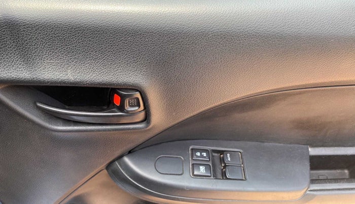 2016 Maruti Baleno SIGMA PETROL 1.2, Petrol, Manual, 49,307 km, Driver Side Door Panels Control