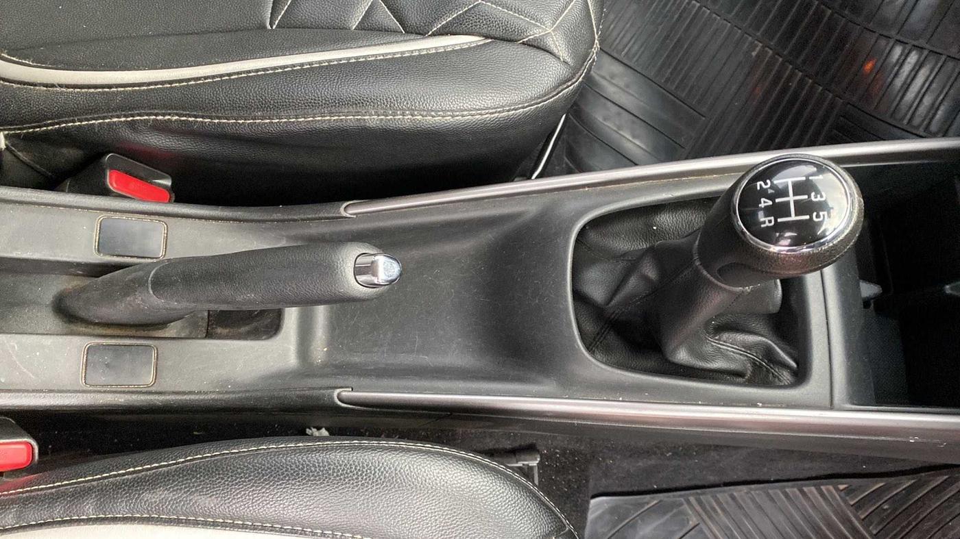2020 Maruti Baleno ZETA PETROL 1.2, Petrol, Manual, 28,252 km, Gear Lever
