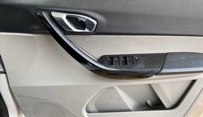 2018 Tata Tiago XZA PETROL, Petrol, Automatic, 60,237 km, Driver Side Door Panels Control