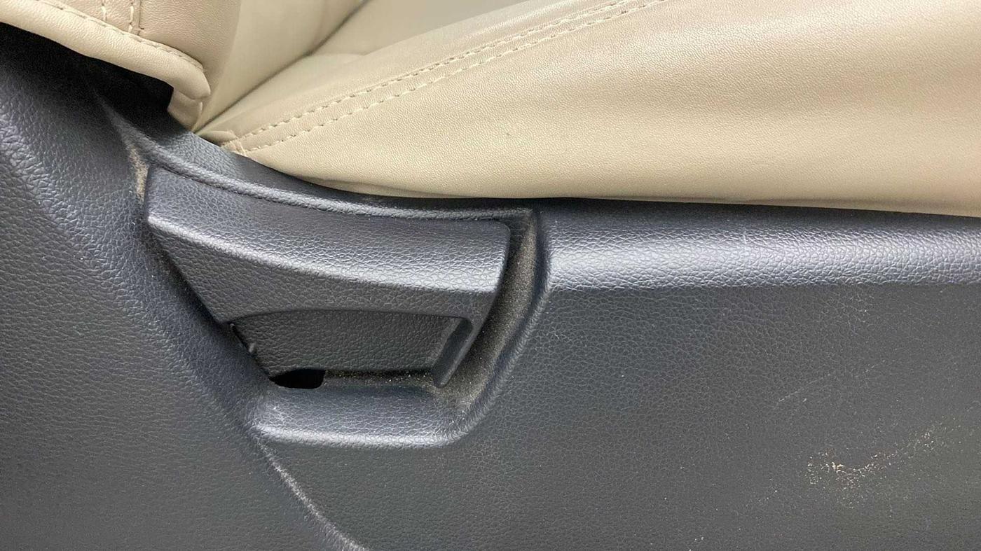 2019 Mahindra XUV300 W6 1.2 PETROL, Petrol, Manual, 38,833 km, Driver Side Adjustment Panel