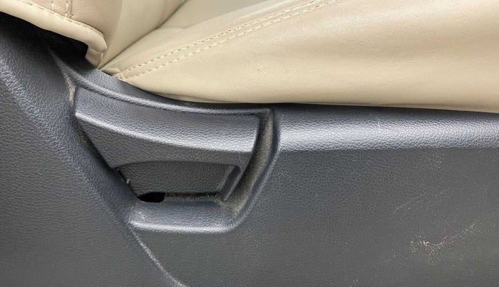 2019 Mahindra XUV300 W6 1.2 PETROL, Petrol, Manual, 38,833 km, Driver Side Adjustment Panel