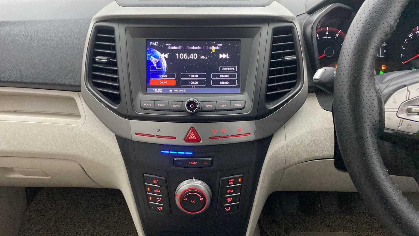 2019 Mahindra XUV300 W6 1.2 PETROL, Petrol, Manual, 38,833 km, Air Conditioner