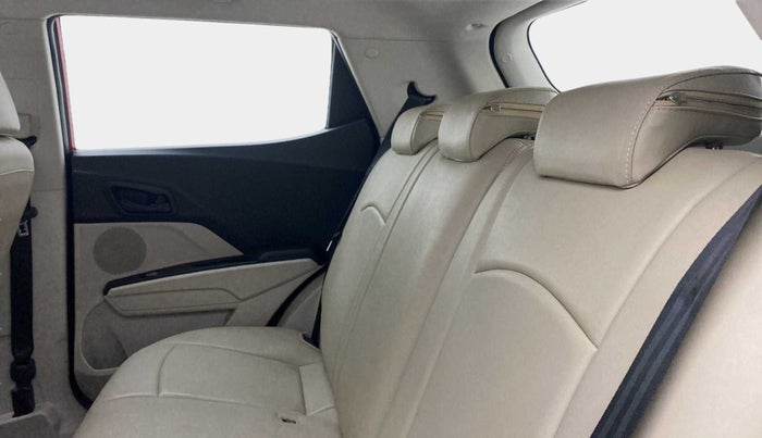 2019 Mahindra XUV300 W6 1.2 PETROL, Petrol, Manual, 38,833 km, Right Side Rear Door Cabin
