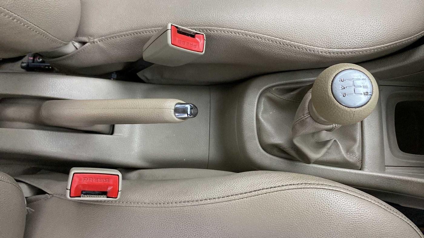2014 Maruti Swift Dzire VXI, Petrol, Manual, 51,073 km, Gear Lever