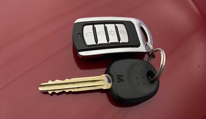 2016 Hyundai Eon ERA +, Petrol, Manual, 29,603 km, Key Close Up