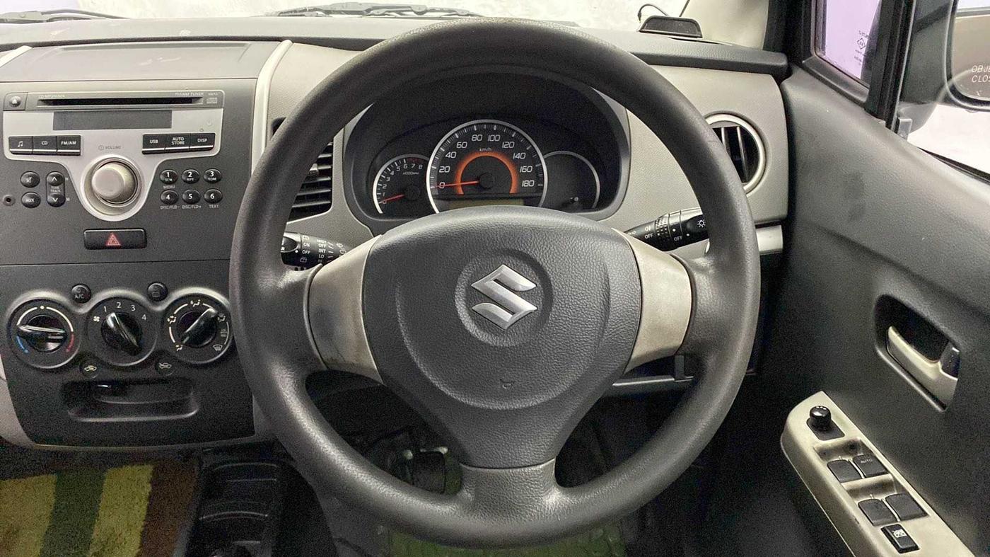 2012 Maruti Wagon R 1.0 VXI, Petrol, Manual, 63,729 km, Steering Wheel Close Up