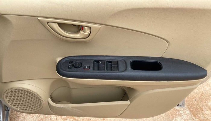 2013 Maruti Ertiga VXI, Petrol, Manual, 71,147 km, Driver Side Door Panels Control