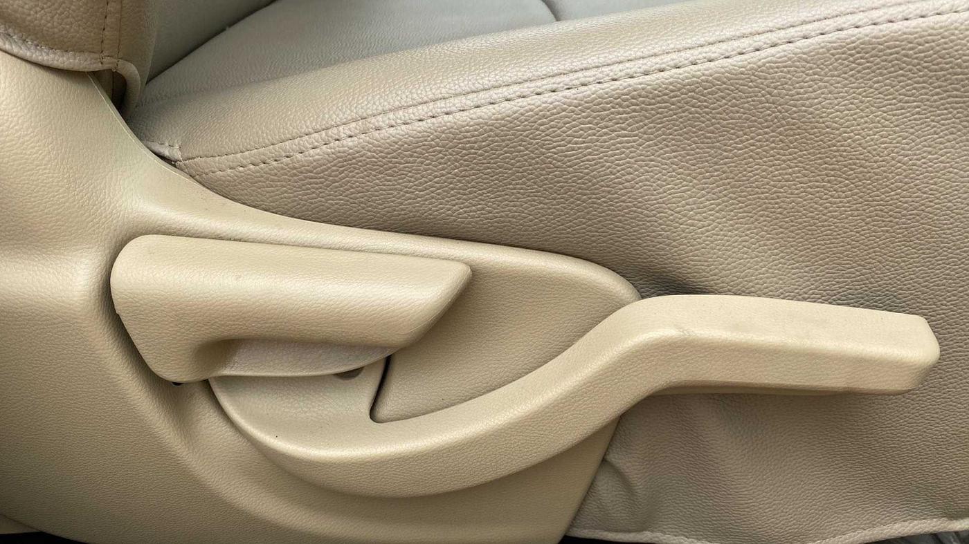 2013 Maruti Ertiga VXI, Petrol, Manual, 71,147 km, Driver Side Adjustment Panel