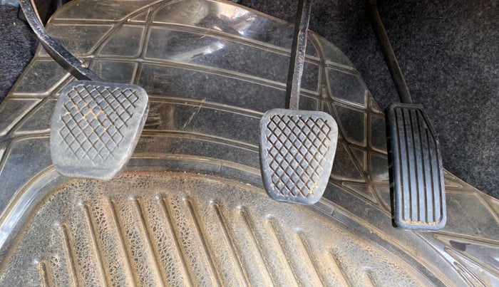 2013 Maruti Ertiga VXI, Petrol, Manual, 71,147 km, Pedals