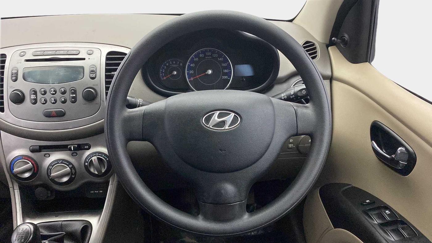 2015 Hyundai i10 SPORTZ 1.1, Petrol, Manual, 86,323 km, Steering Wheel Close Up
