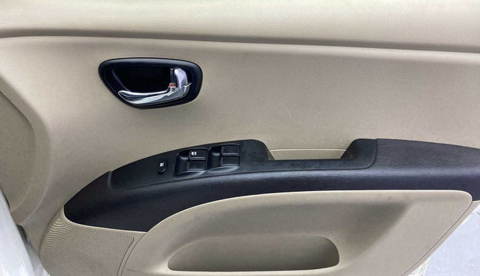 2015 Hyundai i10 SPORTZ 1.1, Petrol, Manual, 86,323 km, Driver Side Door Panels Control
