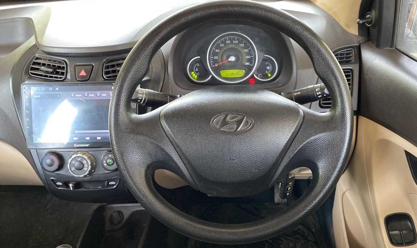 2016 Hyundai Eon MAGNA +, Petrol, Manual, 13,699 km, Steering Wheel Close Up