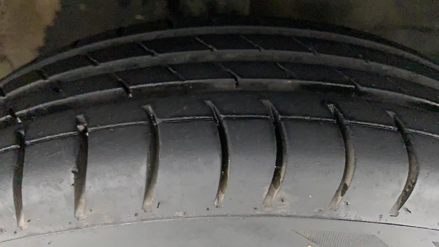 2014 Maruti Wagon R 1.0 LXI CNG, CNG, Manual, 33,071 km, Right Front Tyre Tread