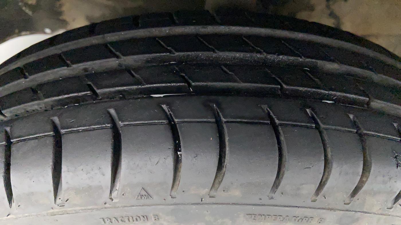 2014 Maruti Wagon R 1.0 LXI CNG, CNG, Manual, 33,071 km, Left Front Tyre Tread