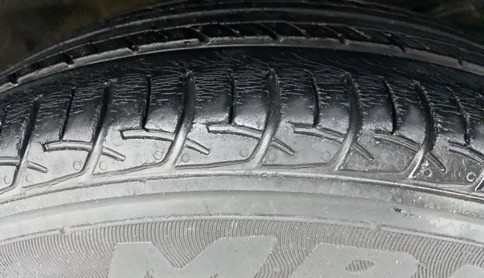 2016 Maruti Baleno DELTA 1.2 K12, Petrol, Manual, 38,318 km, Right Front Tyre Tread